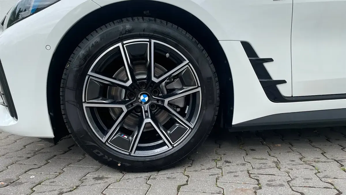 Neu BMW i4 Efficient Dynamics 250 kW (340 PS) 2026 Alpinweiß uni Limousine