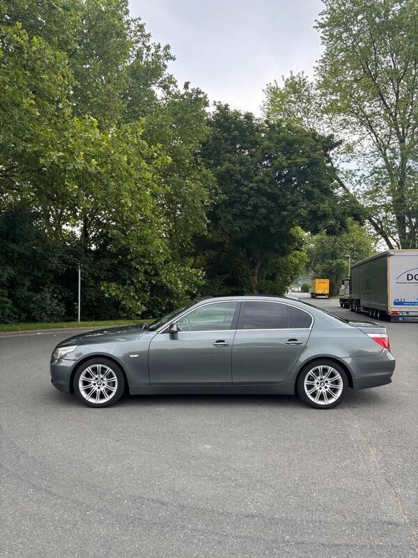 Grau Gebraucht 2007 BMW 525 Advantage Limousine | 6.999 € - Bild 1/4