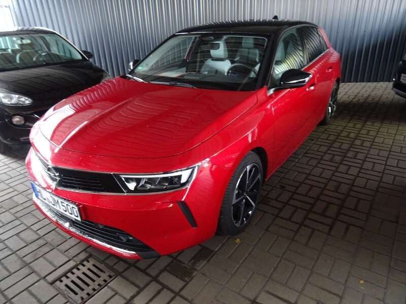 Chili rot/kardio rot Gebraucht 2024 Opel Astra Elegance Limousine | 21.990 € (Guter Preis) - Bild 1/4