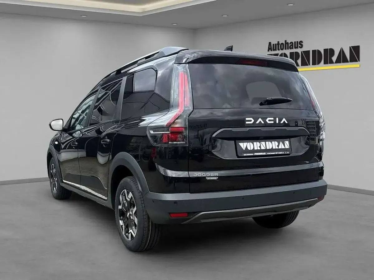 Neu Dacia Jogger Journey 158 PS (116 kW) 2026 Schwarz Van / Kleinbus