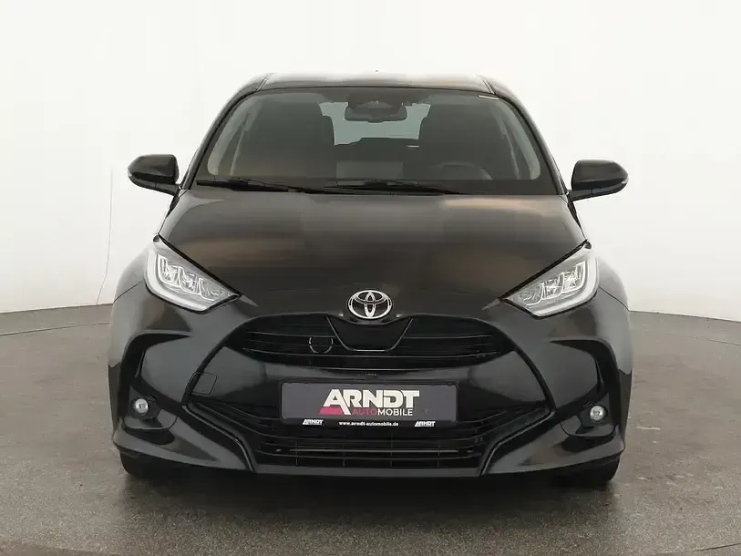 Gebraucht Toyota Yaris Hybrid 116 PS (85 kW) 2025 Mysticschwarz Limousine