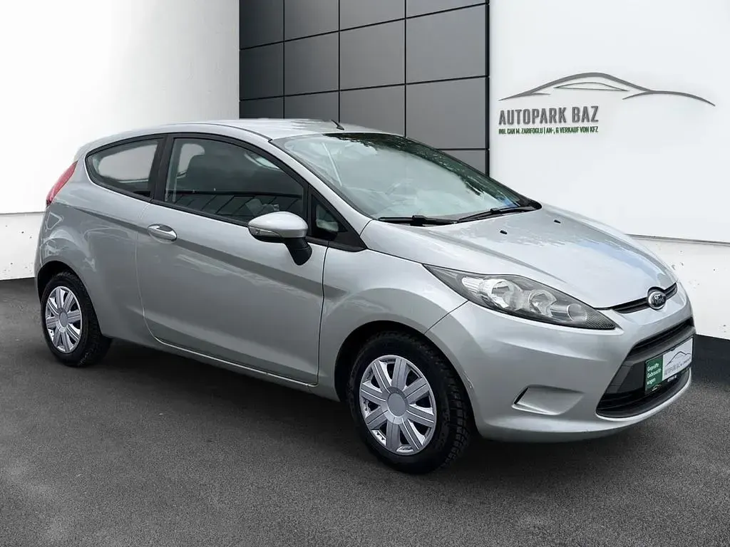 Gebraucht Ford Fiesta Trend 97 PS (71 kW) 2009 Silber Limousine