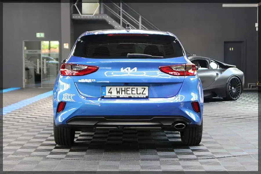 Gebraucht Kia Ceed 160 PS (117 kW) 2021 Blau Kleinwagen