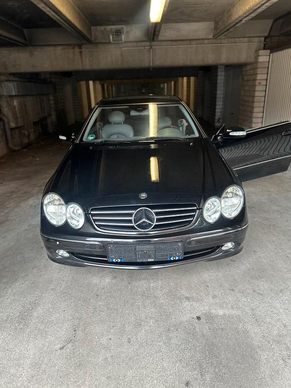 Schwarz Gebraucht 2003 Mercedes CLK240 Cabrio | 2.300 € - Bild 1/4