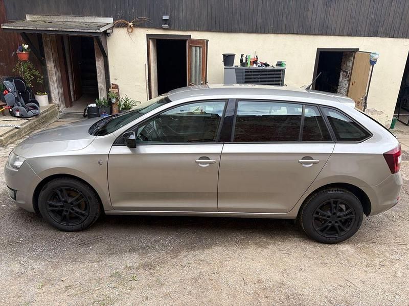 Używany Skoda Rapid Ambition 90 KM (66 kW) 2015 Złoty Hatchback