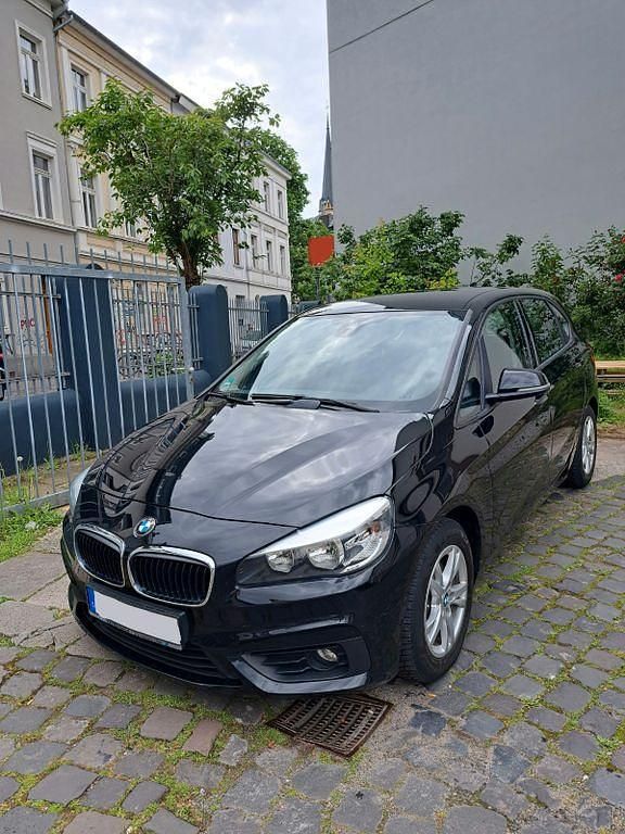 Schwarz Gebraucht 2015 BMW 218 Active Tourer Van / Kleinbus | 9.000 € (Guter Preis) - Bild 1/4