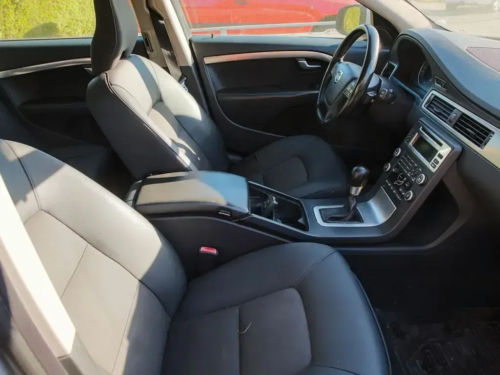 Usata Volvo V70 145 CV (106 kW) 2009 Argento Station wagon