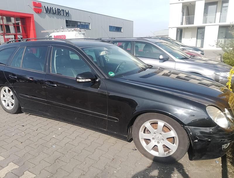 Gebraucht Mercedes E220 170 PS (125 kW) 2007 Schwarz Kombi
