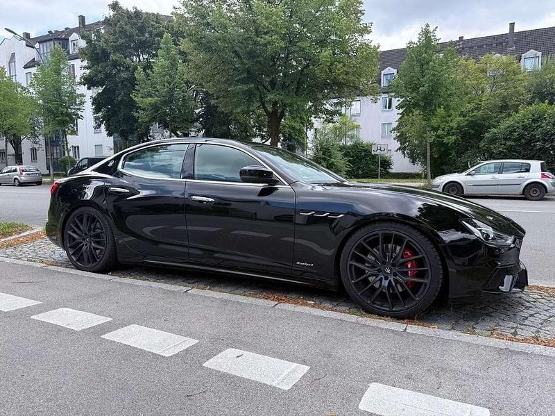 Schwarz Gebraucht 2018 Maserati Ghibli Coupé | 48.500 € - Bild 1/4