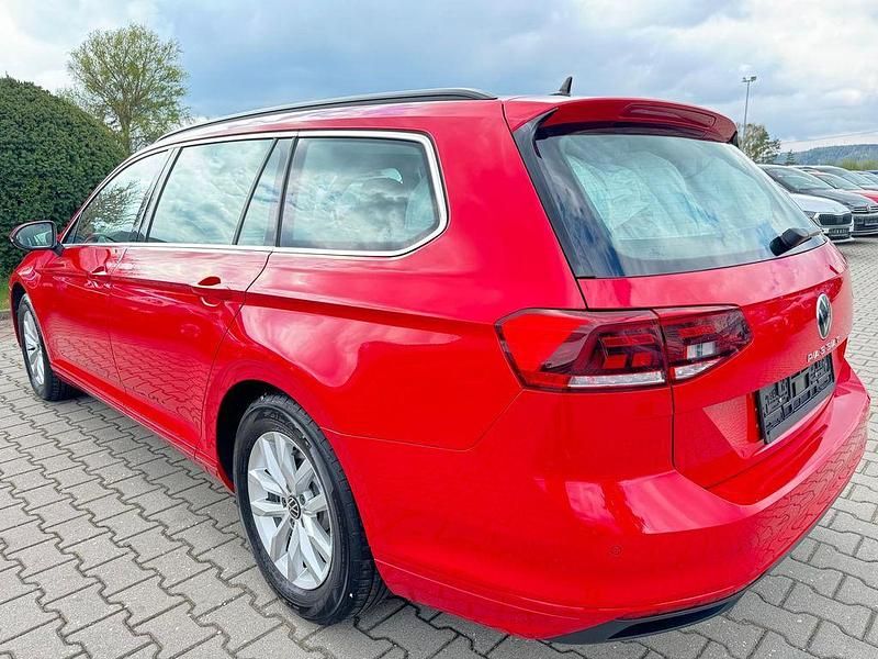 Gebraucht VW Passat Business 122 PS (89 kW) 2023 Rot Kombi