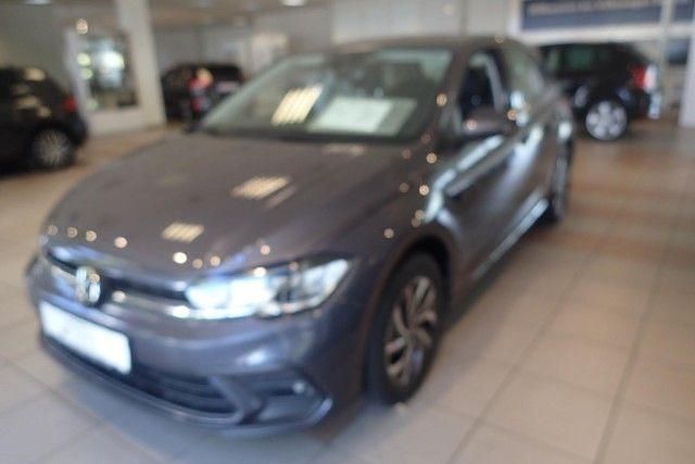 Grau Gebraucht 2022 VW Polo Life Limousine | 17.990 € (Fairer Preis) - Bild 1/4