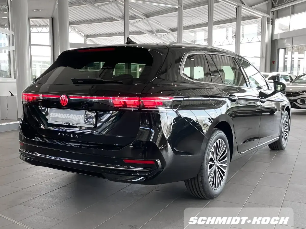 Gebraucht VW Passat Elegance 150 PS (110 kW) 2026 Grenadillschwarz (schwarz) Kombi