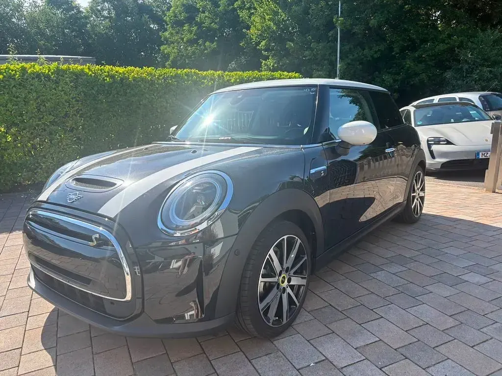 Gebraucht Mini Cooper SE 135 kW (184 PS) 2023 Midnight black Kleinwagen