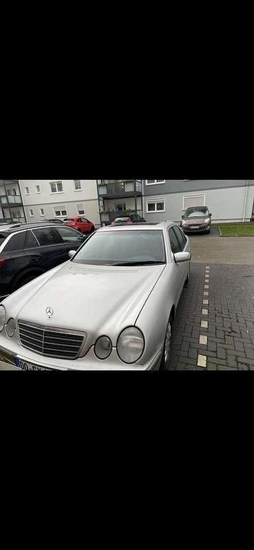 Gebraucht Mercedes E200 Elegance 136 PS (100 kW) 2000 Limousine