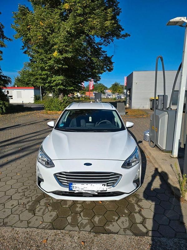 Gebraucht Ford Focus Cool & Connect 125 PS (91 kW) 2019 Weiß Kombi