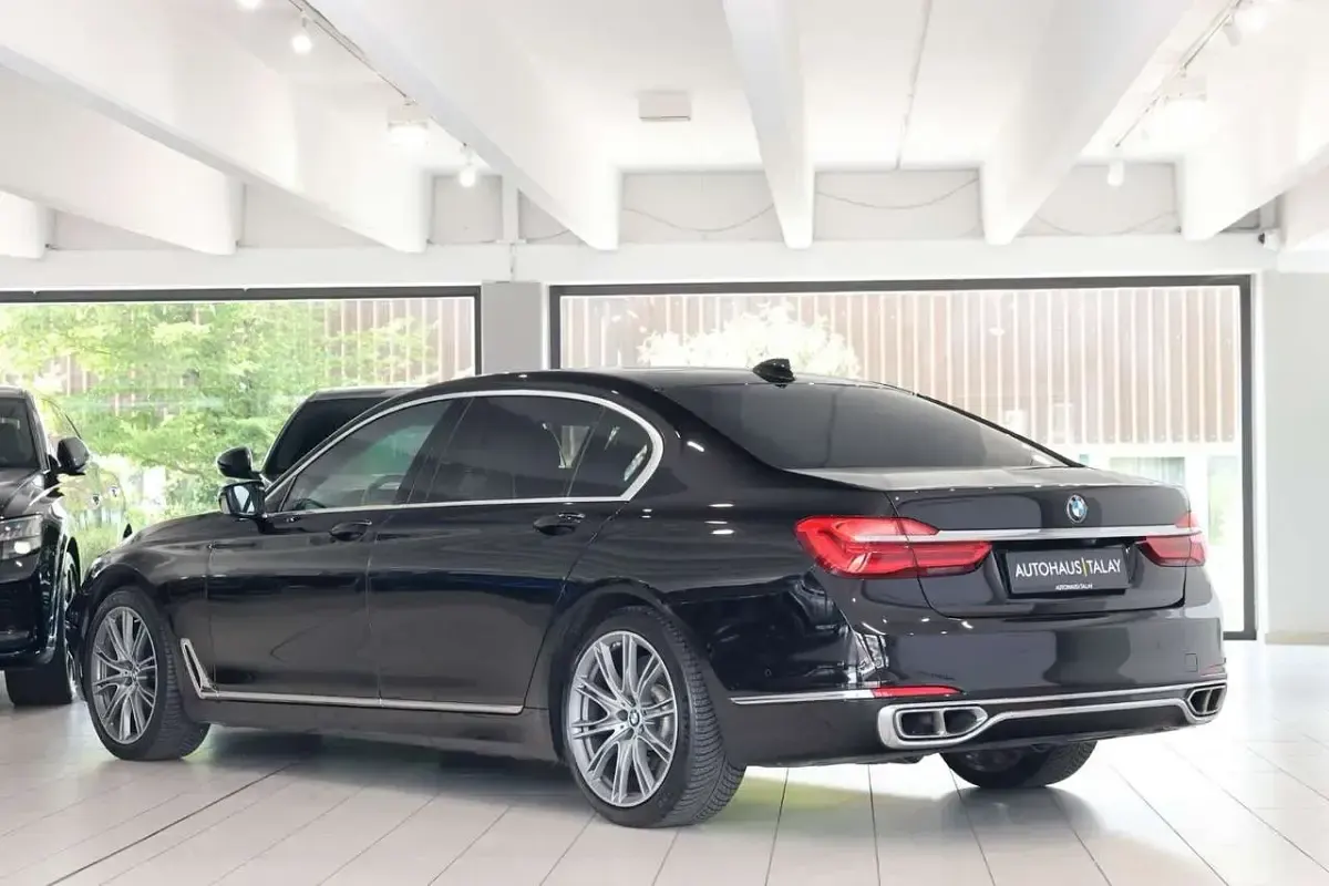 Gebraucht BMW 760 609 PS (447 kW) 2017 Braun Limousine
