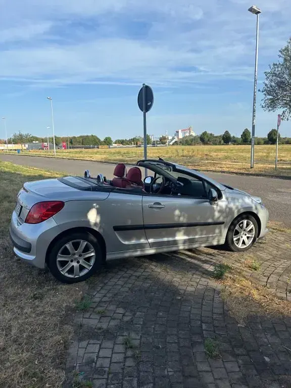 Gebraucht Peugeot 207 CC 120 PS (88 kW) 2008 Silber Cabrio