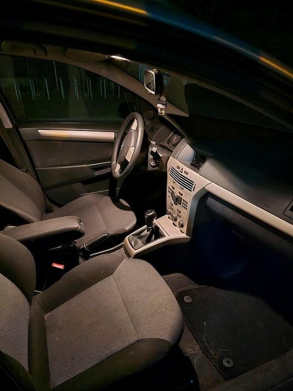 Silber Gebraucht 2008 Opel Astra Kombi | 1.500 € (Guter Preis) - Bild 1/4