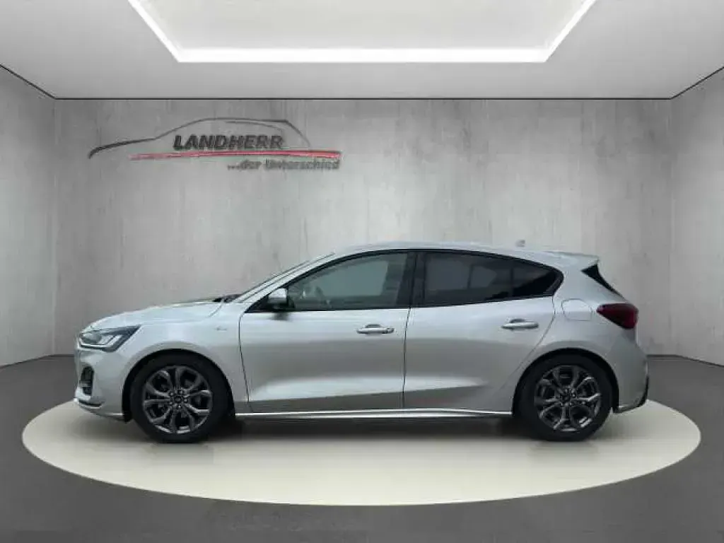 Gebraucht Ford Focus ST-Line 116 PS (85 kW) 2025 Polarsilber metallic (metallic) Limousine