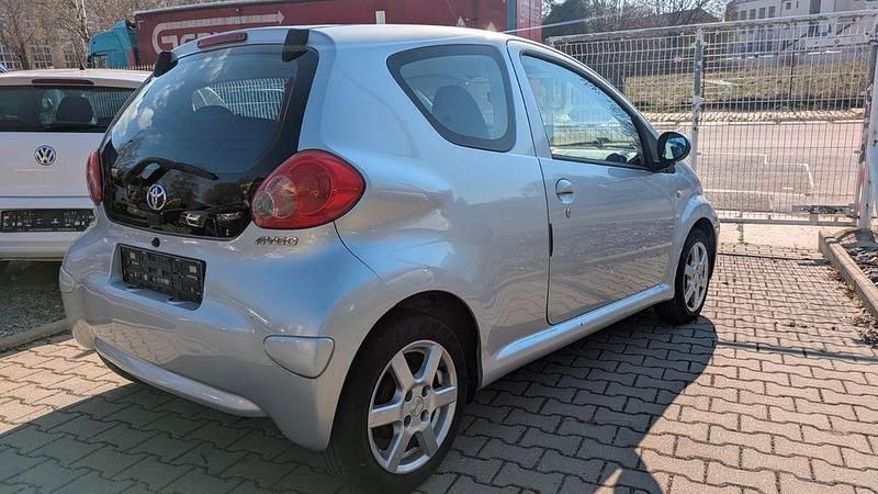 Gebraucht Toyota Aygo Cool 68 PS (50 kW) 2006 Silber Kleinwagen