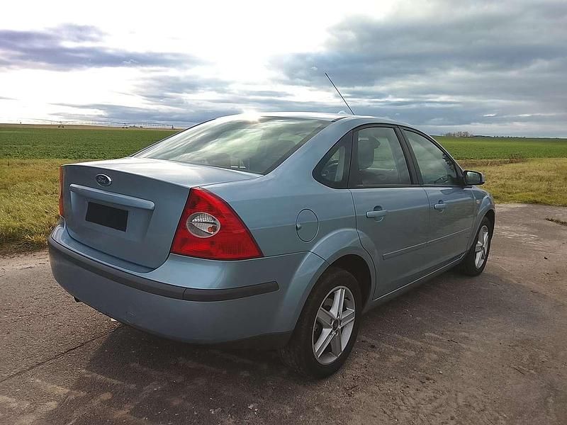 Gebraucht Ford Focus Ghia 116 PS (85 kW) 2006 Blau Limousine