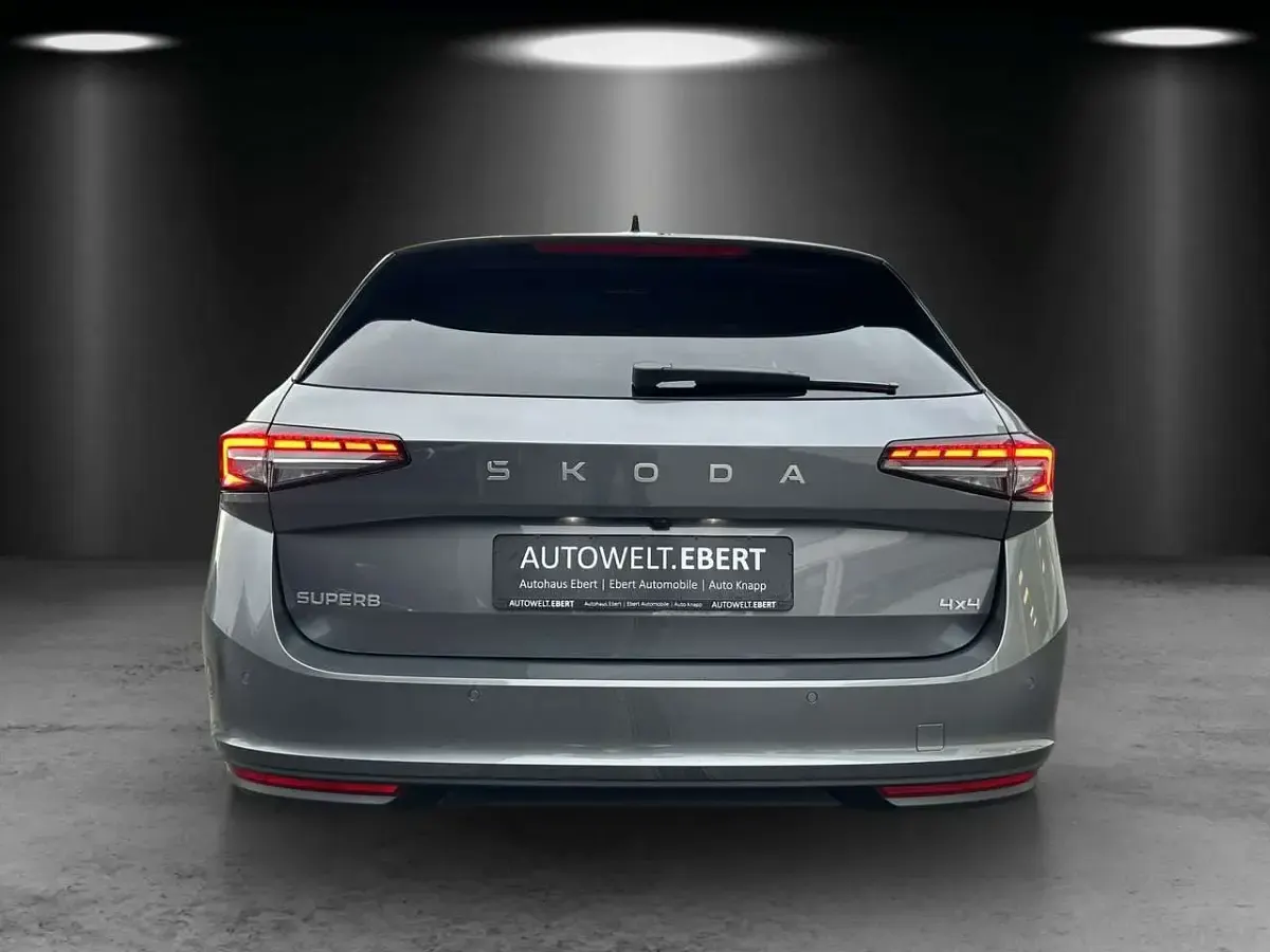 Neu Skoda Superb Selection 193 PS (141 kW) 2026 Grau Limousine