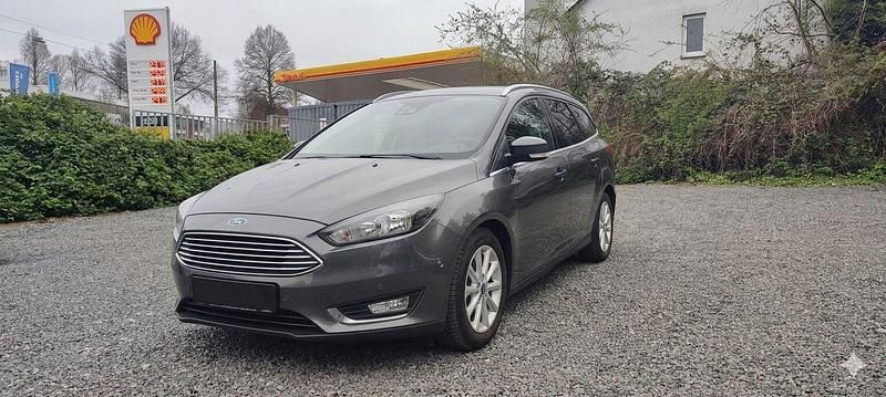 Gebraucht Ford Focus Titanium 120 PS (88 kW) 2016 Grau Kombi