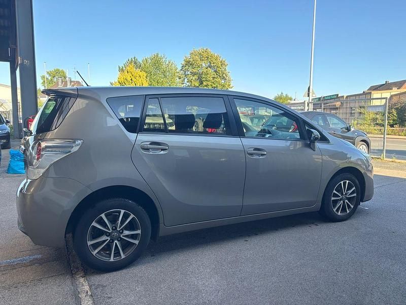 Gebraucht Toyota Verso 111 PS (81 kW) 2014 Grau Van / Kleinbus