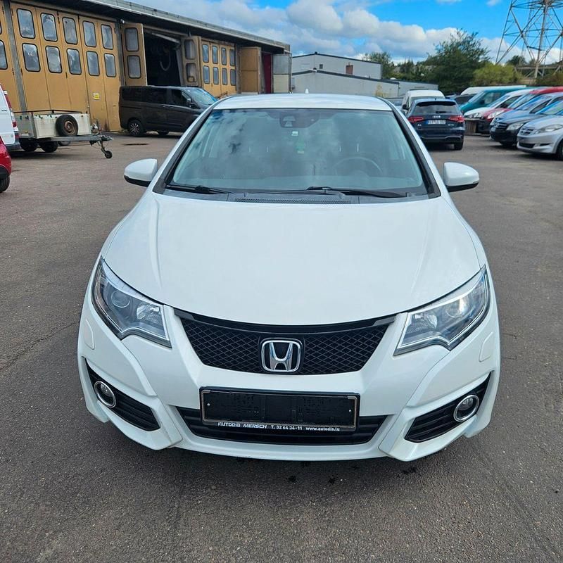 Weiß Gebraucht 2016 Honda Civic Elegance Limousine | 8.900 € (Superpreis) - Bild 1/4