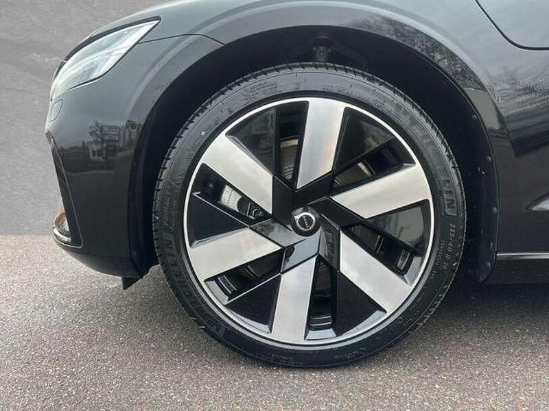 Gebraucht Volvo V60 Plus 349 PS (256 kW) 2025 Onyx schwarz Kombi
