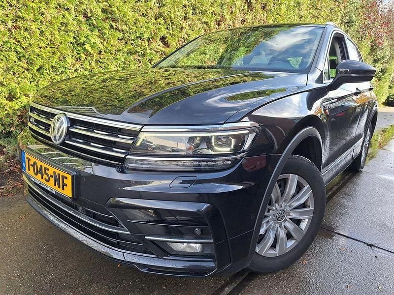 Schwarz Gebraucht 2019 VW Tiguan Highline SUV | 17.900 € (Superpreis) - Bild 1/4