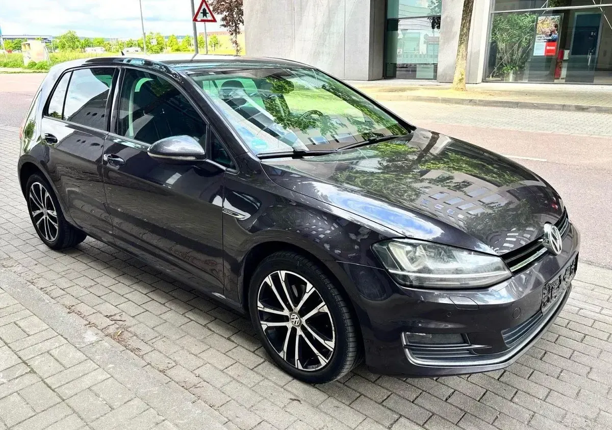 Używany VW Golf VII LOUNGE 110 KM (80 kW) 2016 Szary Sedan/Limuzyna