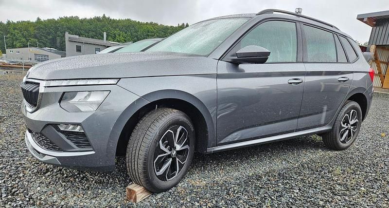 Grau Neu 2025 Skoda Kamiq Selection SUV | 24.490 € (Superpreis) - Bild 1/4