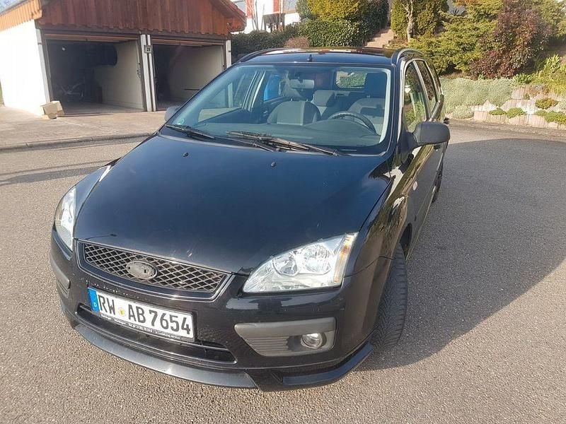 Gebraucht Ford Focus Trend 101 PS (74 kW) 2005 Schwarz Kombi