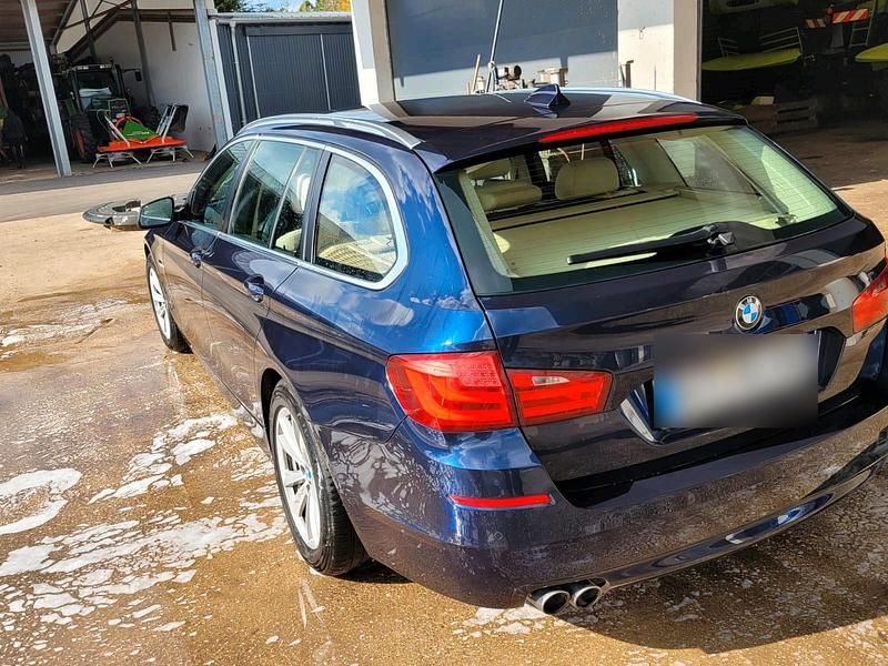Gebraucht BMW 520 184 PS (135 kW) 2011 Blau Kombi
