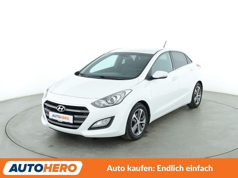 Gebraucht Hyundai i30 Passion 101 PS (74 kW) 2017 Weiß Limousine