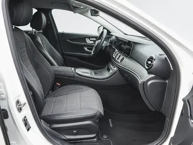 Gebraucht Mercedes E300 306 PS (225 kW) 2022