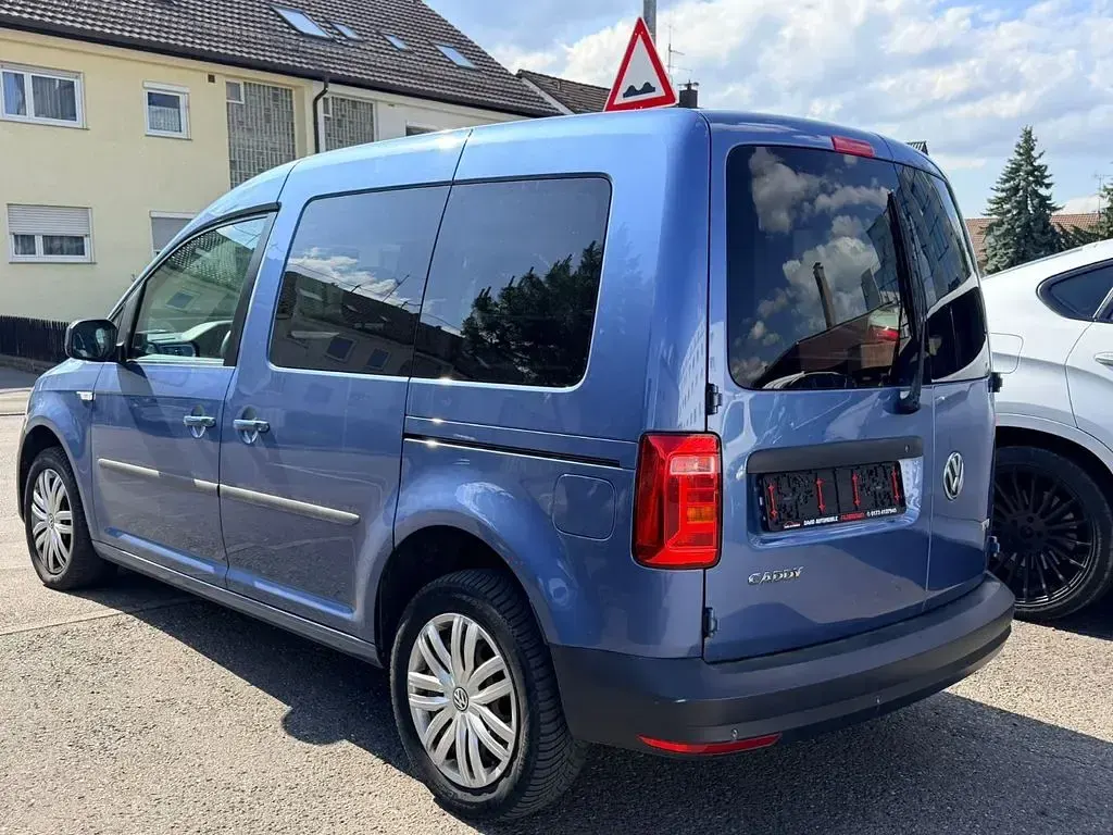 Second-hand VW Caddy Trendline 125 CP (91 kW) 2016 Albastru Monovolum