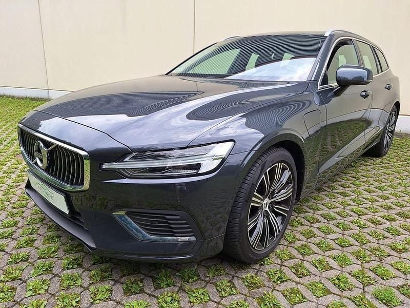 Grau Gebraucht 2020 Volvo V60 Inscription Kombi | 31.900 € (Fairer Preis) - Bild 1/4