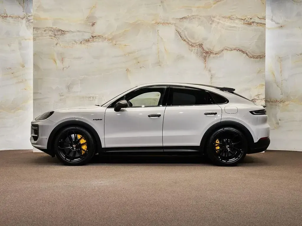 Gebraucht Porsche Cayenne Turbo E-Hybrid 740 PS (544 kW) 2025 Grau SUV
