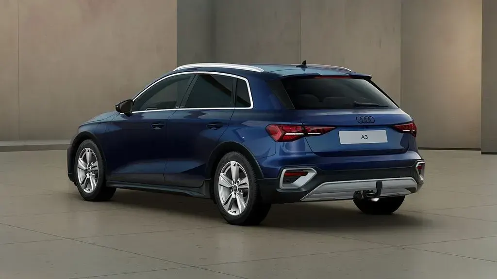 Gebraucht Audi A3 Ambiente 204 PS (150 kW) 2025 Navarrablau metallic Limousine