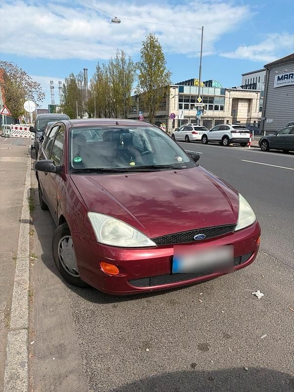 Gebraucht Ford Focus 116 PS (85 kW) 1999 Rot Limousine