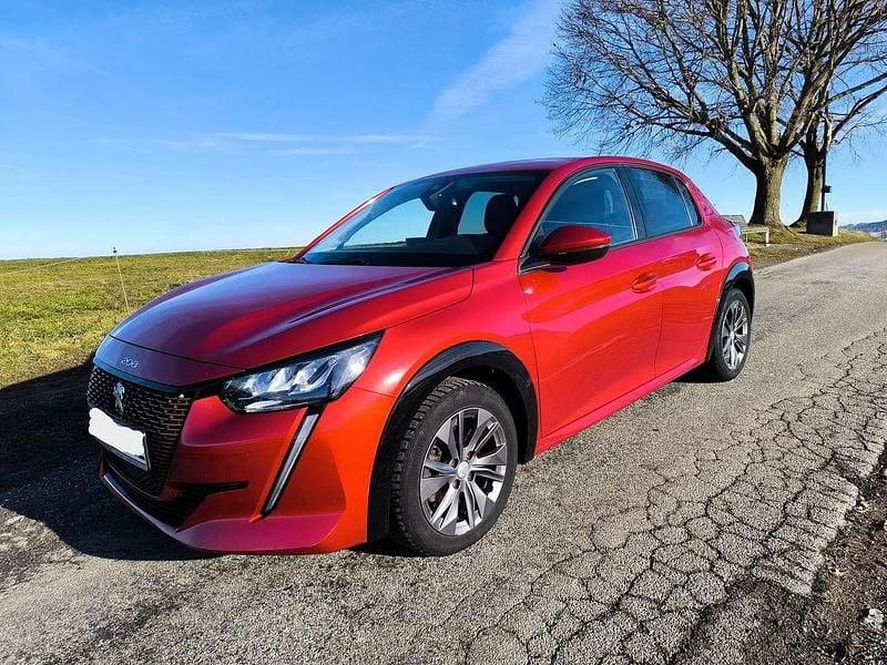 Rot Gebraucht 2021 Peugeot e-208 Allure Kleinwagen | 11.900 € (Superpreis) - Bild 1/4