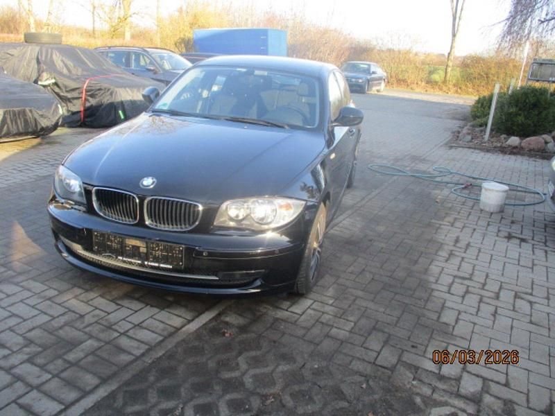 Gebraucht BMW 118 Advantage 143 PS (105 kW) 2010 Schwarz Kleinwagen