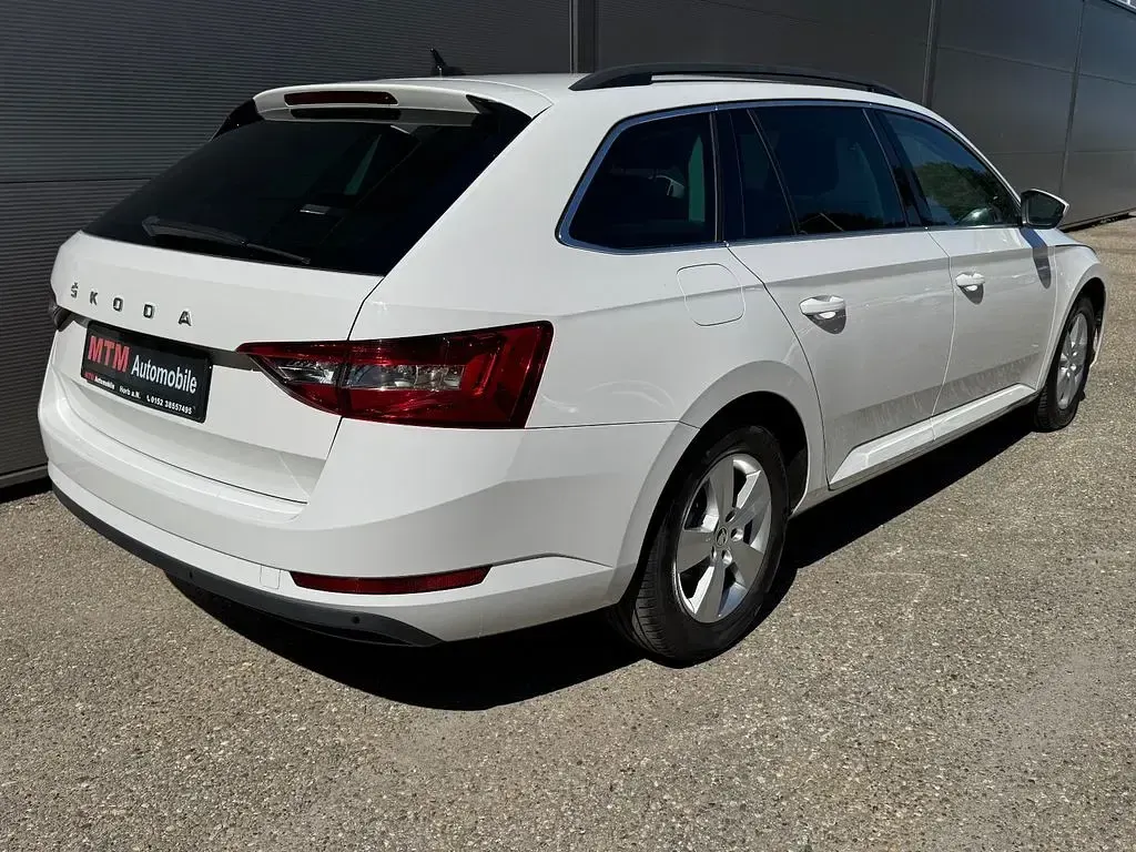 Gebraucht Skoda Superb Ambition 122 PS (89 kW) 2021 Weiß Kombi