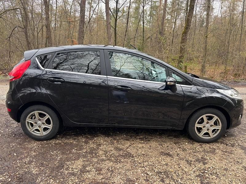 Gebraucht Ford Fiesta 95 PS (69 kW) 2011 Schwarz Kleinwagen