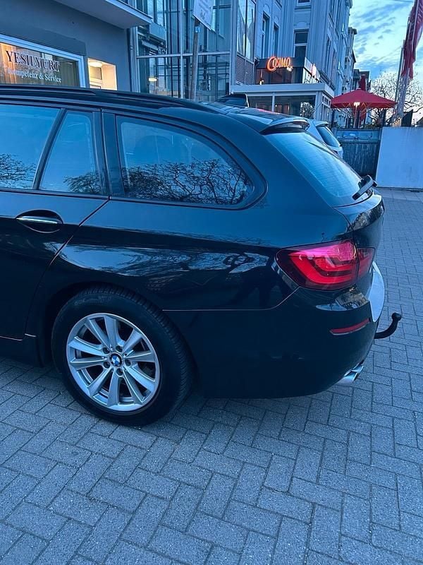 Gebraucht BMW 520 180 PS (132 kW) 2011 Schwarz Kombi