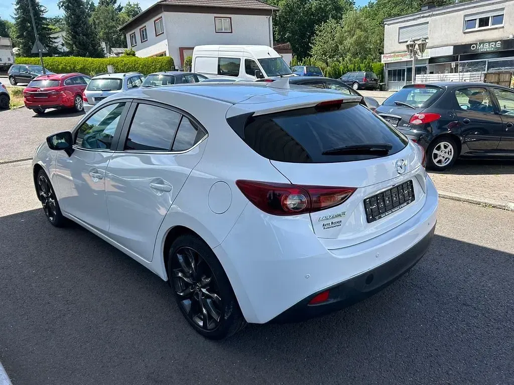 Gebraucht Mazda 3 Nakama 105 PS (77 kW) 2016 Weiß Limousine
