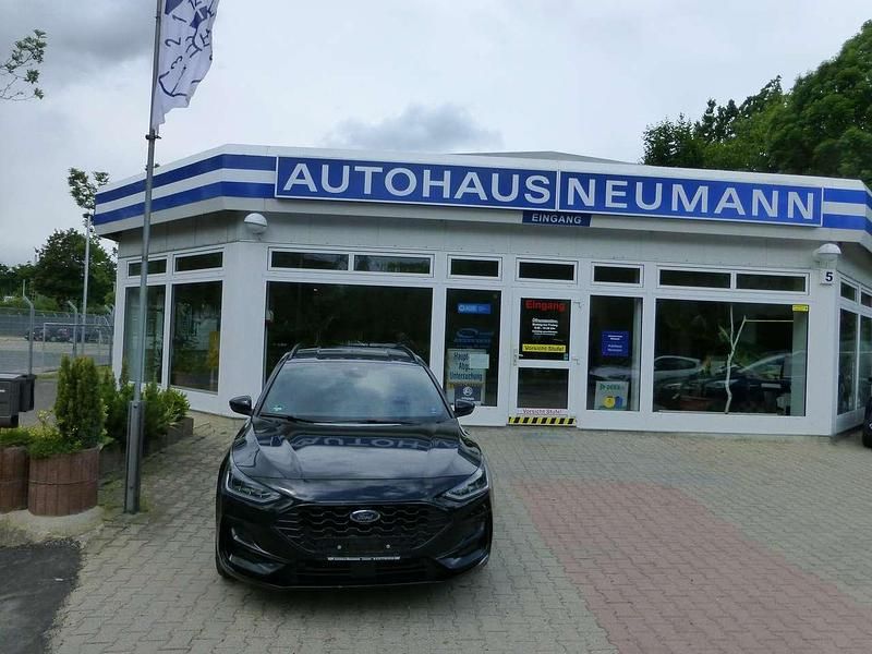 Obsidianschwarz metallic Gebraucht 2022 Ford Focus ST-Line Kombi | 25.500 € (Teuer) - Bild 1/4