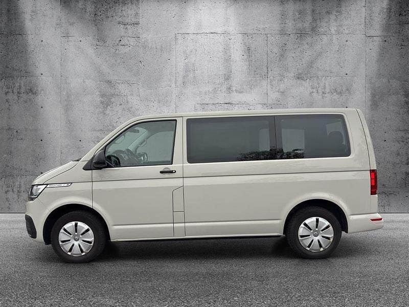 Gebraucht VW Multivan 150 PS (110 kW) 2021 Ontariogruen Van